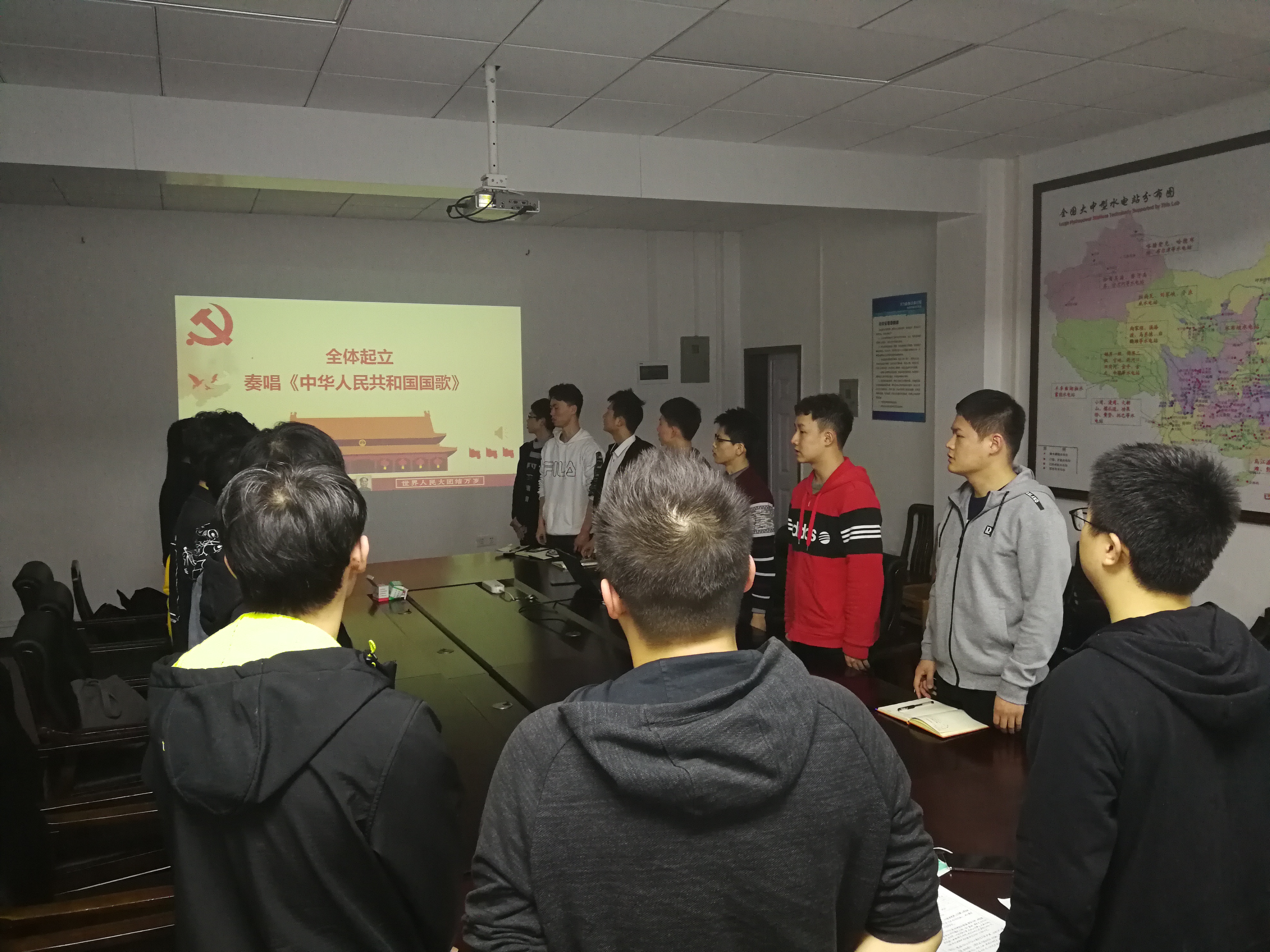 唱国歌.jpg